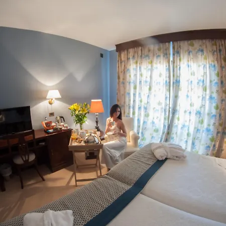 Rl Ciudad De 호텔 4*